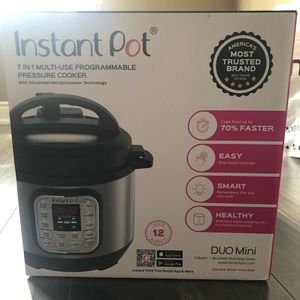 NEVER USED Instant Pot Duo Mini 3 qt 7-in-1 multi pressure cooker